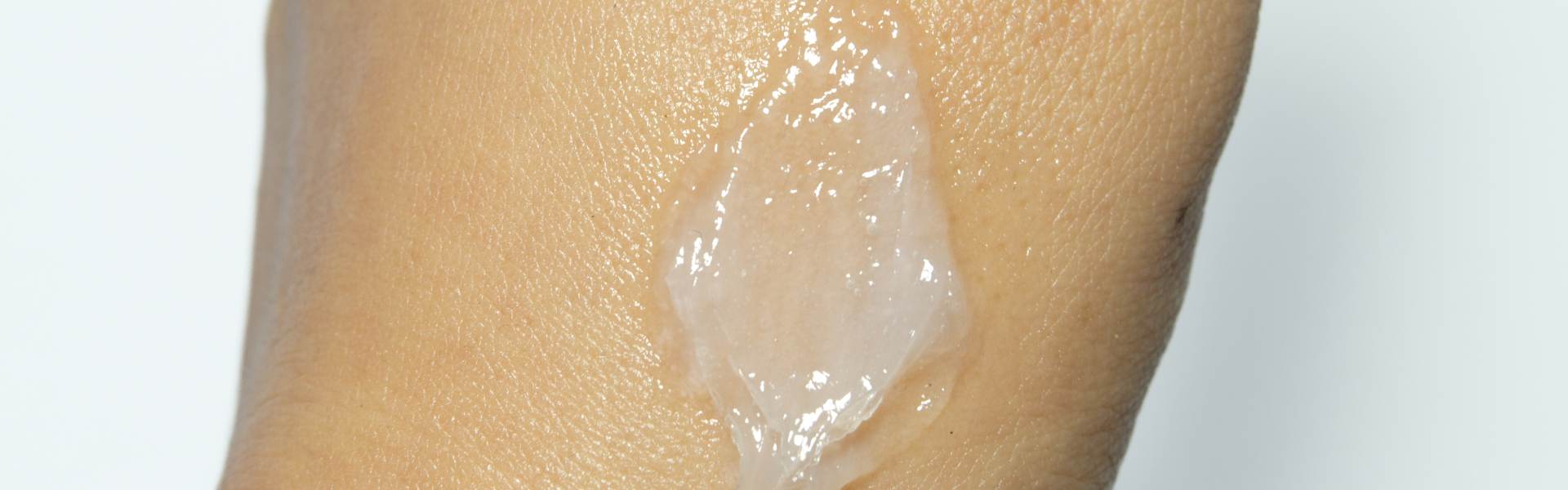 White Petroleum Jelly: Benefits, Uses & Safety Guide